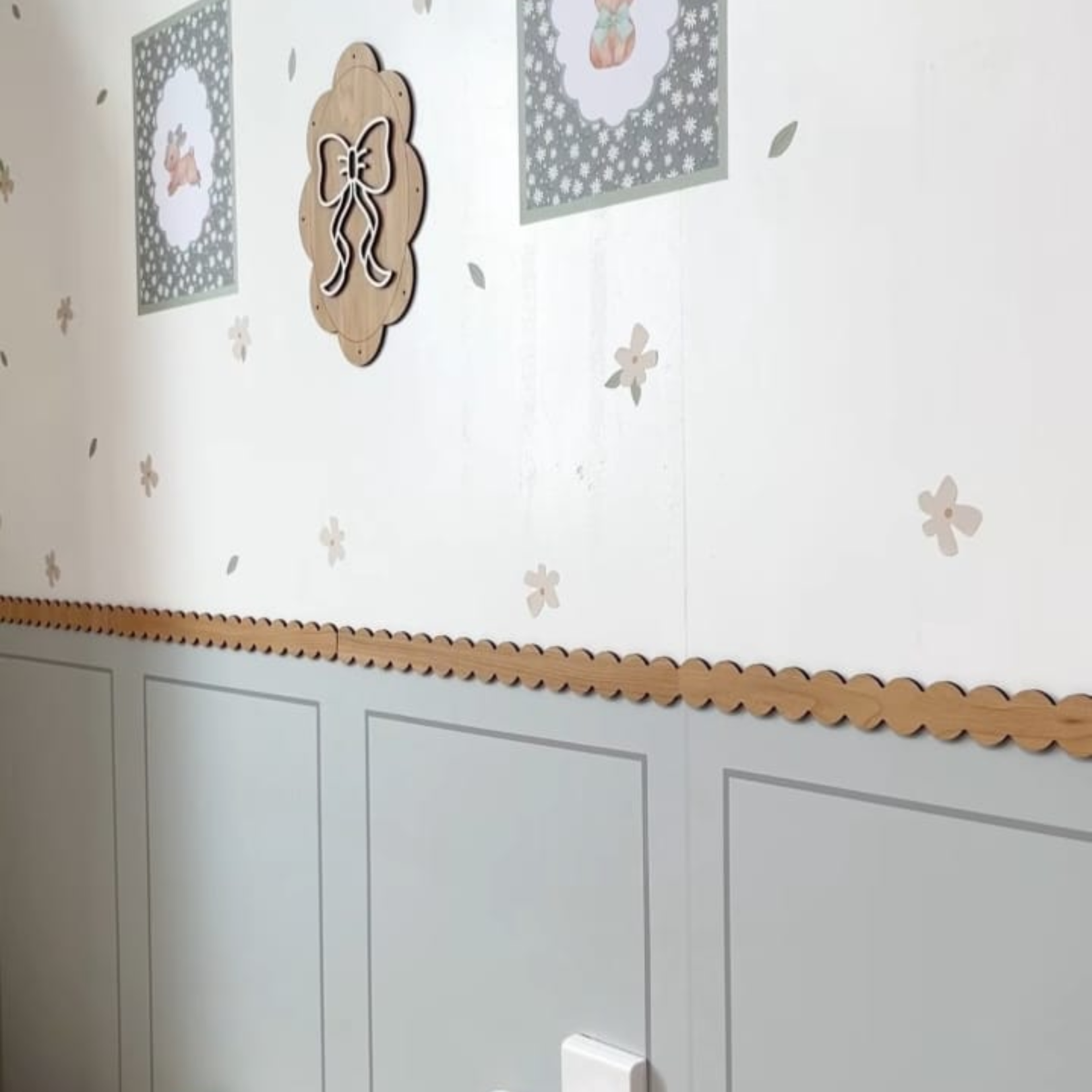 Meadow Bunny With Wooden Classic Border Bottom And Upper Sticker[Size:W1.8*H2.5m][Weejoyz]