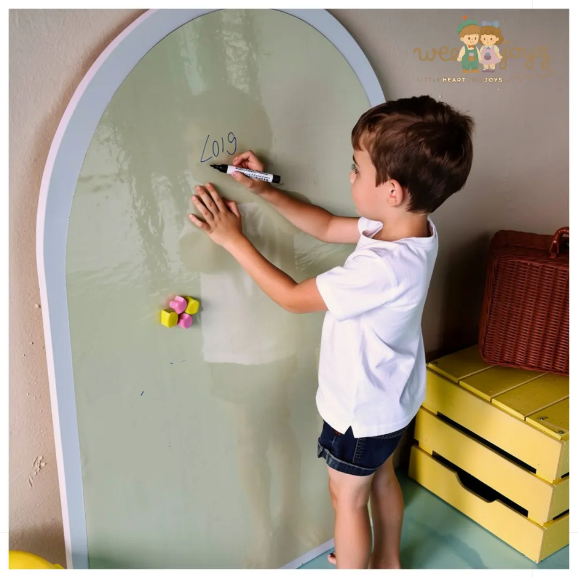 WOODEN DISPLAY STAND[WEEJOYZ]